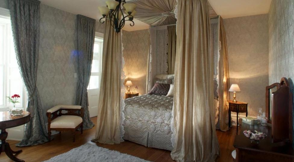 Bed and Breakfast Maplehurst Manor Brockville Pokoj fotografie
